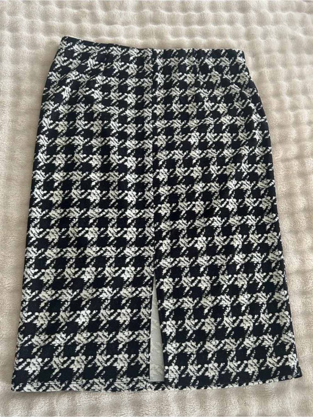 Black & White Houndstooth Pencil Skirt - Picture 3 of 5